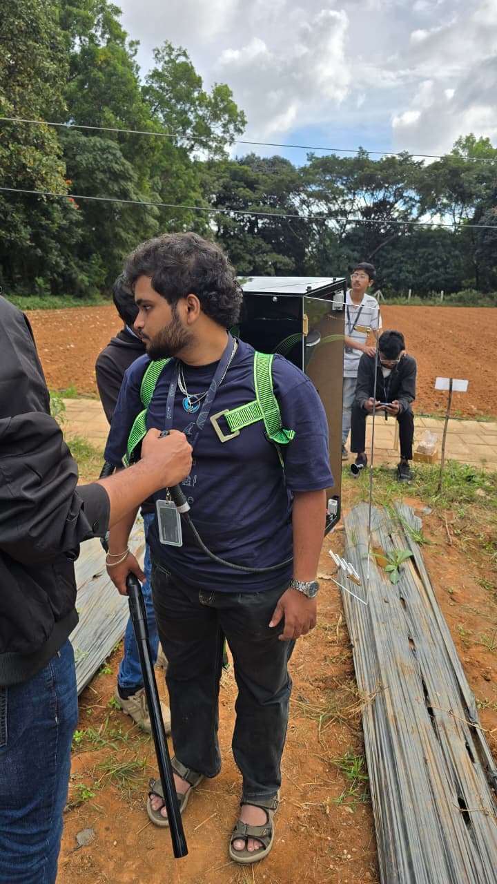 Testing a field device by hand